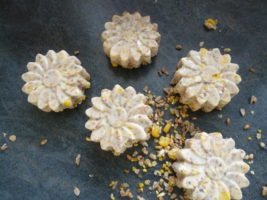 Leckerchen für Hühner selbstgemacht – der Hühnerknödel
