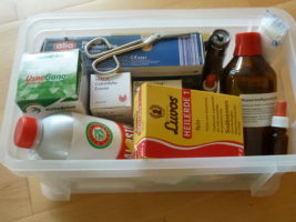 Hühnerapotheke – Erste Hilfe für Hühner